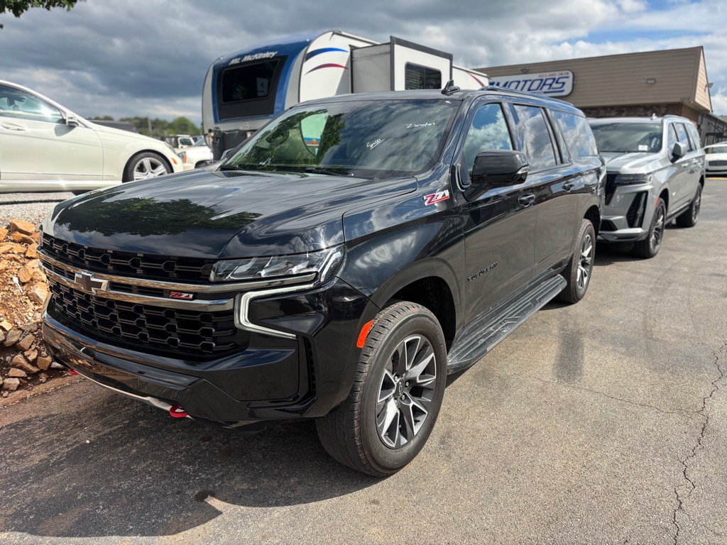 2021 Chevrolet Suburban Image 2