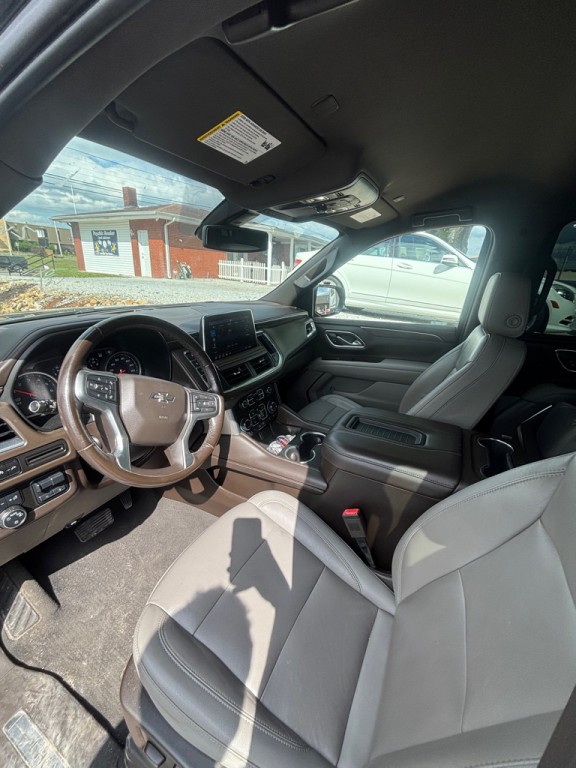 2021 Chevrolet Suburban Image 3