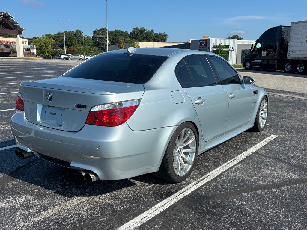 2006 BMW M5 Image 5