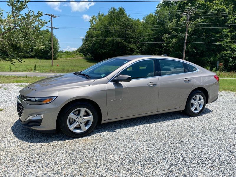 2025 Chevrolet Malibu Image 1