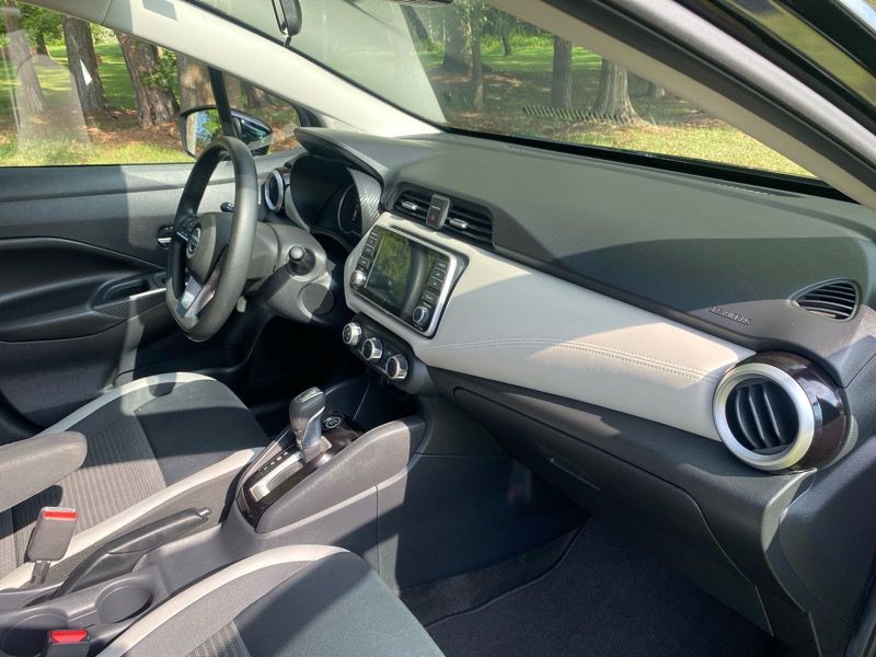 2020 Nissan Versa Image 38