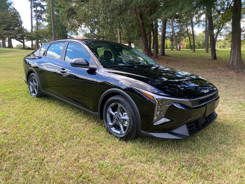 2025 Kia K4 Image 2