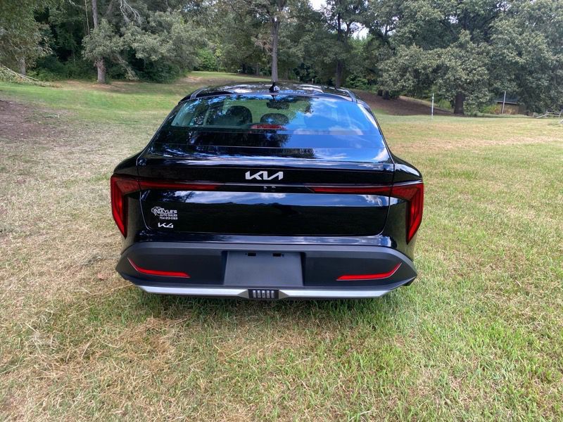 2025 Kia K4 Image 8