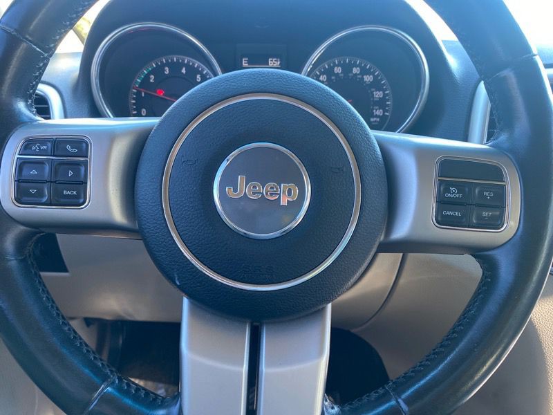 2012 Jeep Grand Cherokee Image 12