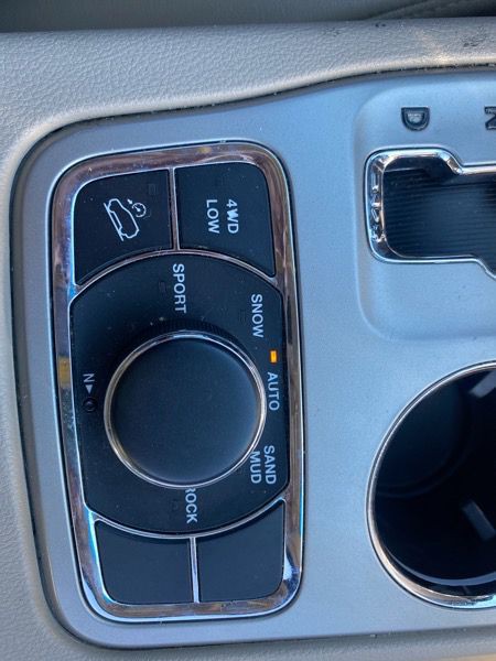 2012 Jeep Grand Cherokee Image 17