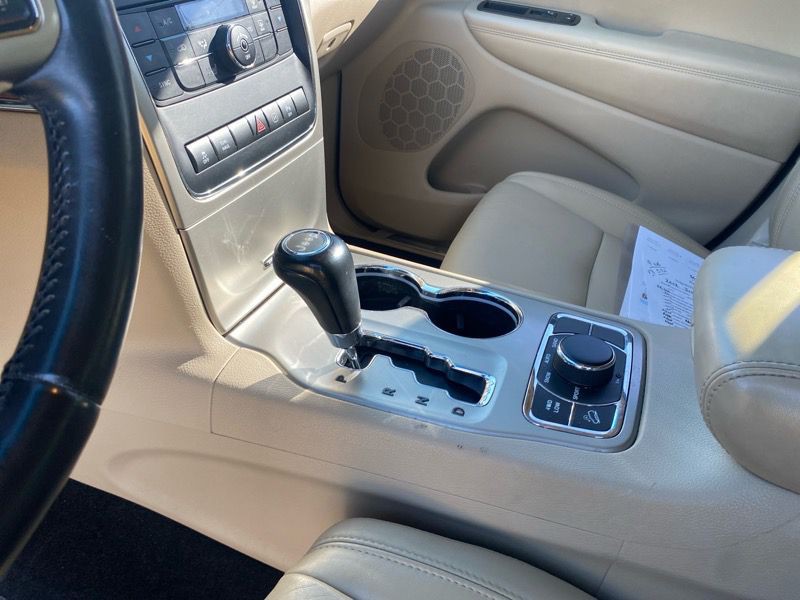 2012 Jeep Grand Cherokee Image 18