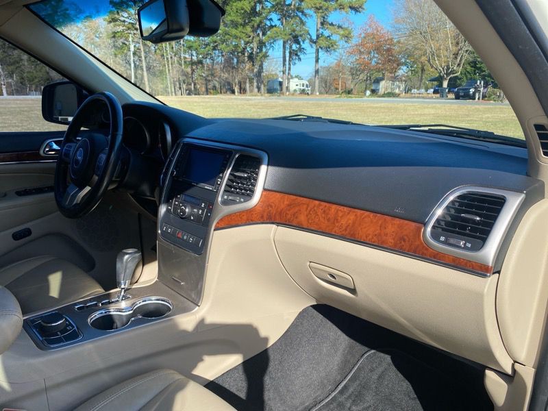 2012 Jeep Grand Cherokee Image 21