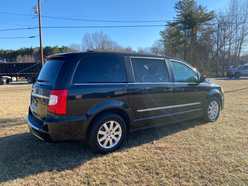 2016 Chrysler Town & Country Image 5