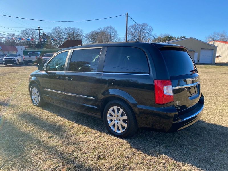 2016 Chrysler Town & Country Image 6