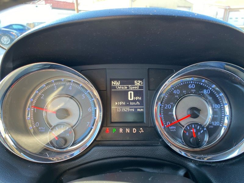 2016 Chrysler Town & Country Image 12