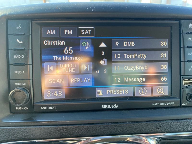 2016 Chrysler Town & Country Image 16