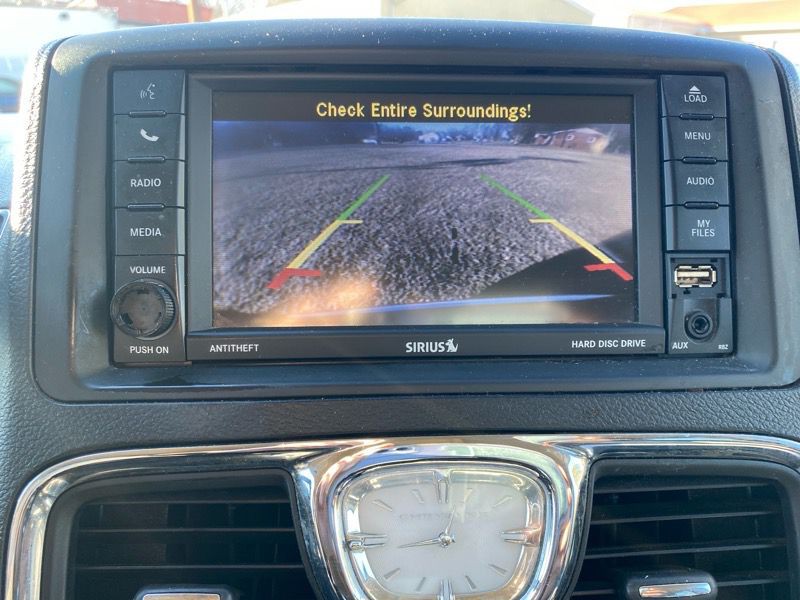 2016 Chrysler Town & Country Image 17