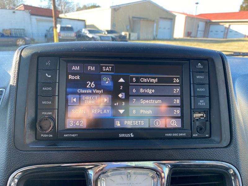 2016 Chrysler Town & Country Image 18