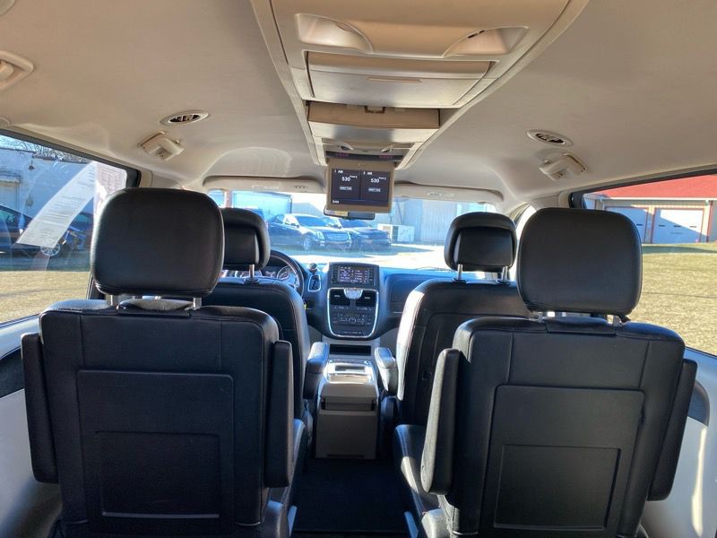 2016 Chrysler Town & Country Image 27