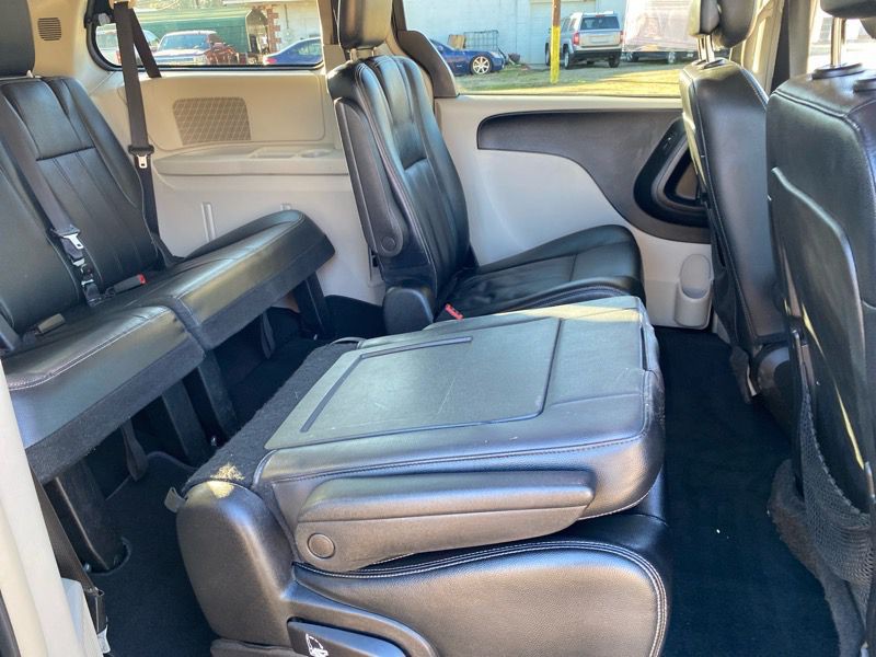 2016 Chrysler Town & Country Image 29