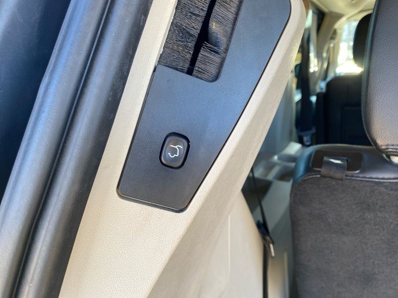 2016 Chrysler Town & Country Image 33