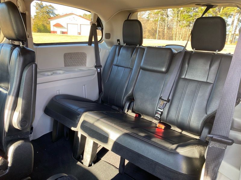 2016 Chrysler Town & Country Image 41