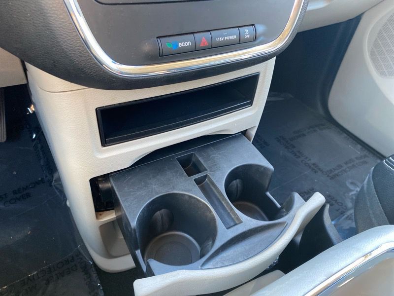 2016 Chrysler Town & Country Image 46