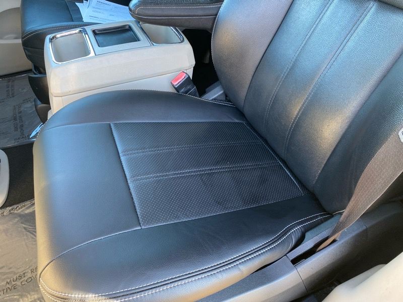 2016 Chrysler Town & Country Image 55