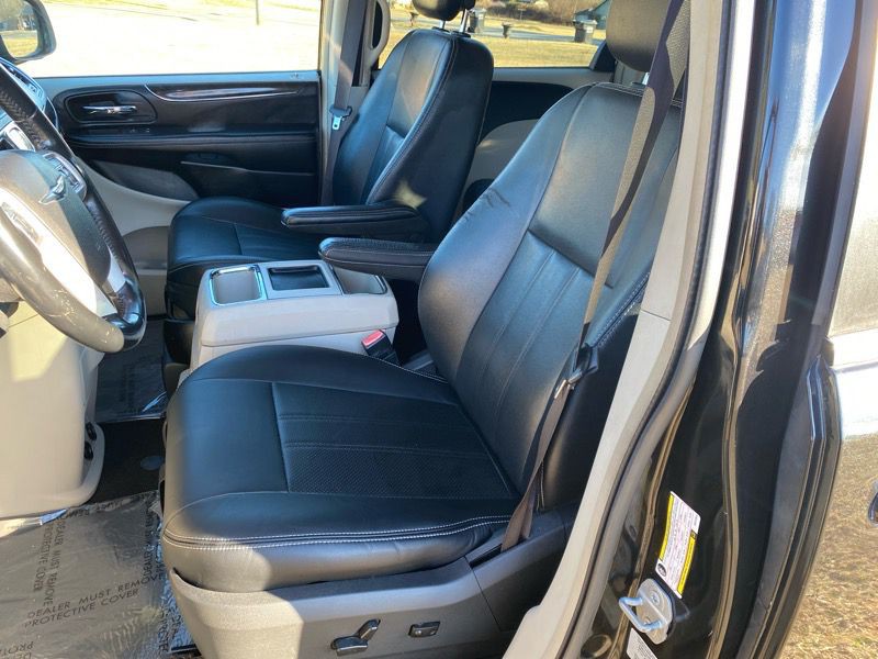 2016 Chrysler Town & Country Image 56