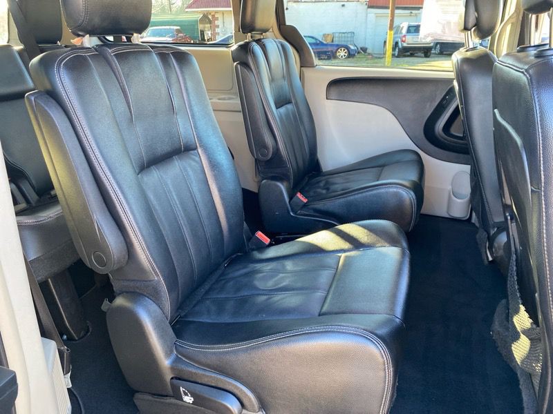 2016 Chrysler Town & Country Image 61
