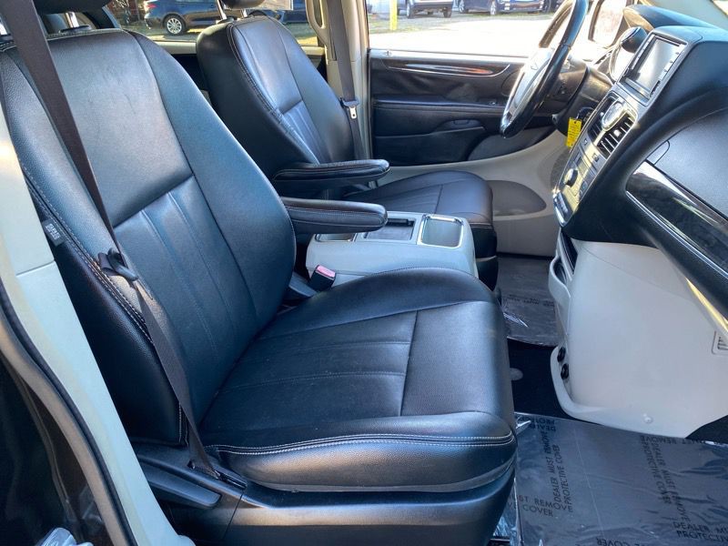2016 Chrysler Town & Country Image 63