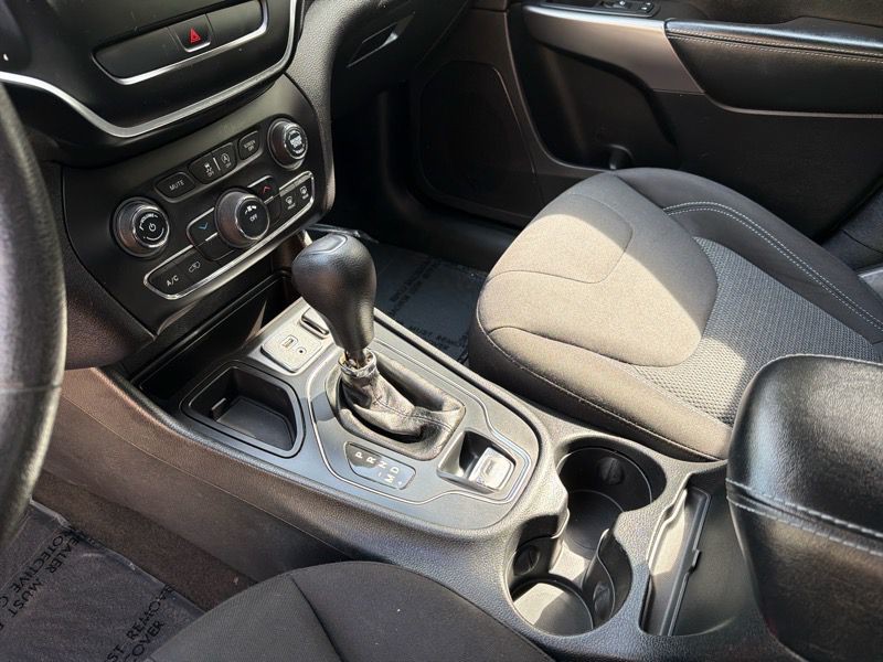 2019 Jeep Cherokee Image 15