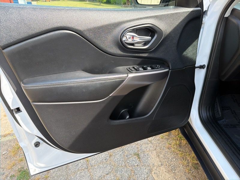 2019 Jeep Cherokee Image 27