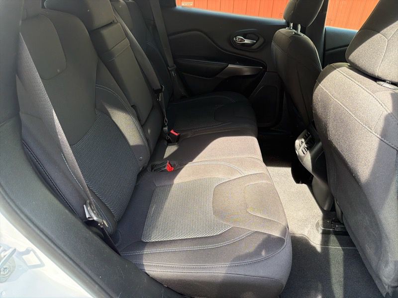 2019 Jeep Cherokee Image 44