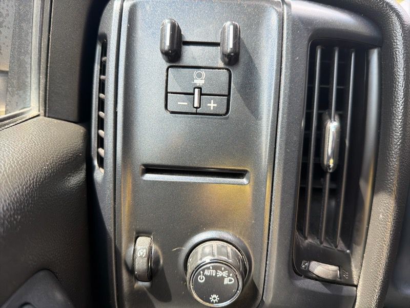 2018 Chevrolet Silverado 1500 Image 18