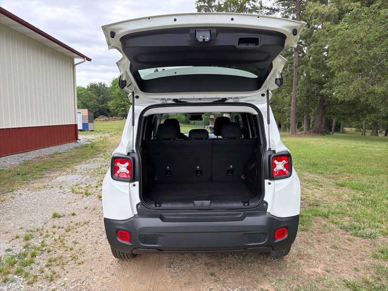 2022 Jeep Renegade Image 9
