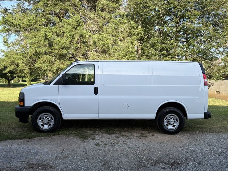 2022 Chevrolet Express Image 4