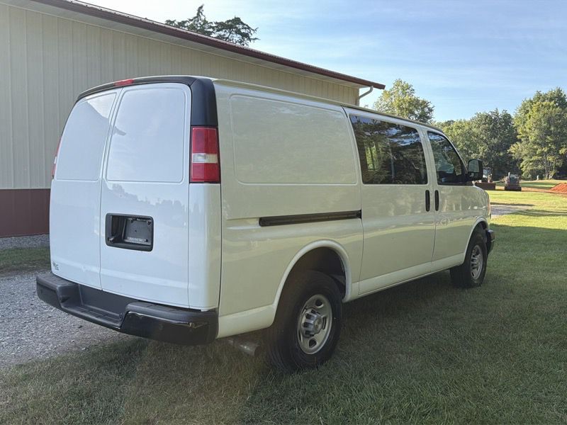 2022 Chevrolet Express Image 5