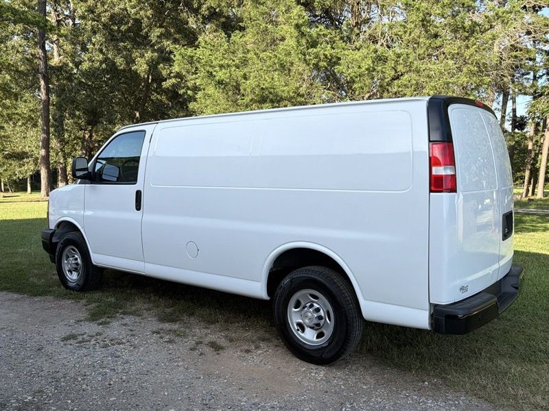 2022 Chevrolet Express Image 6