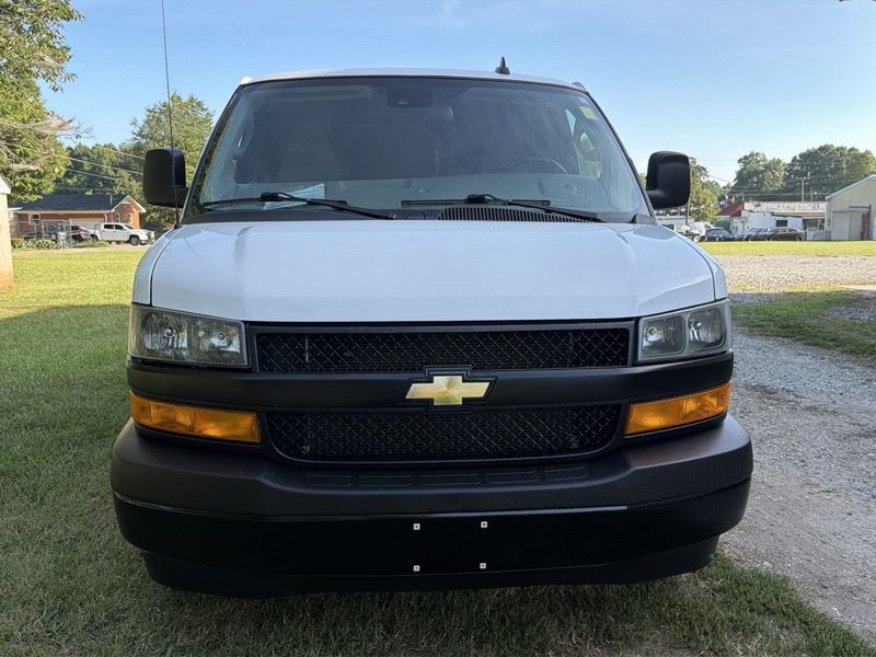 2022 Chevrolet Express Image 7