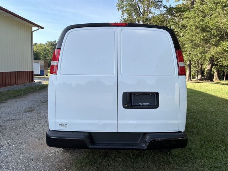 2022 Chevrolet Express Image 8