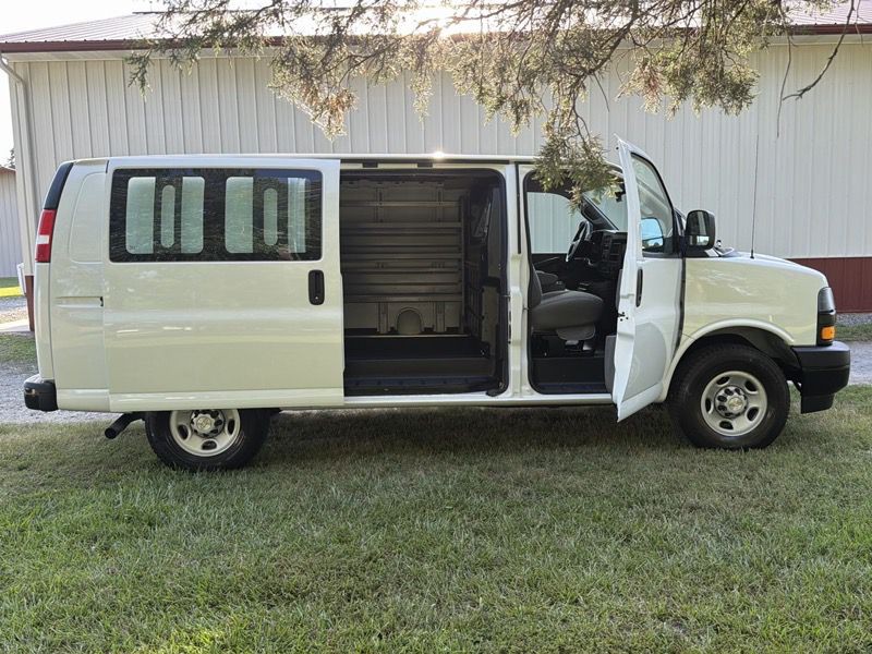 2022 Chevrolet Express Image 9