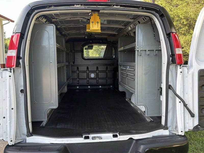 2022 Chevrolet Express Image 10
