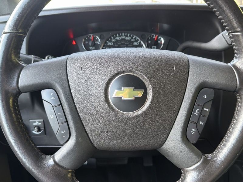2022 Chevrolet Express Image 18