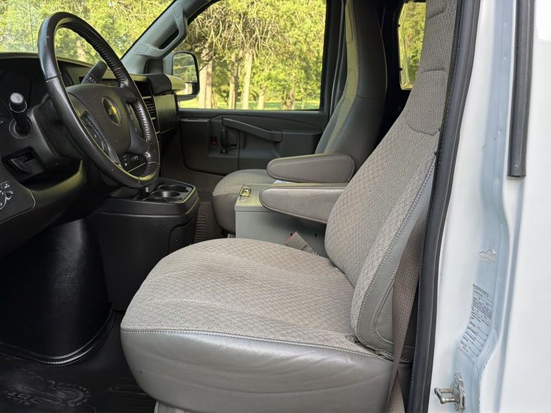 2022 Chevrolet Express Image 25