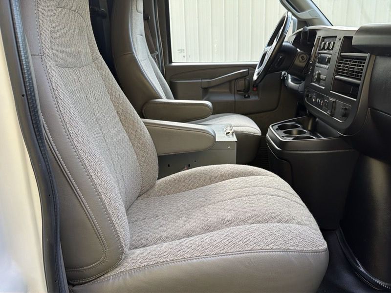 2022 Chevrolet Express Image 26