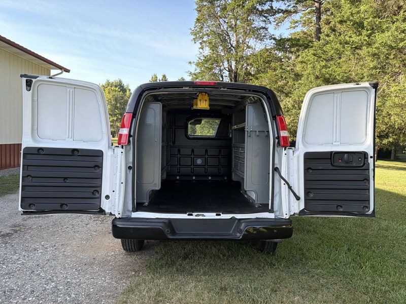 2022 Chevrolet Express Image 28