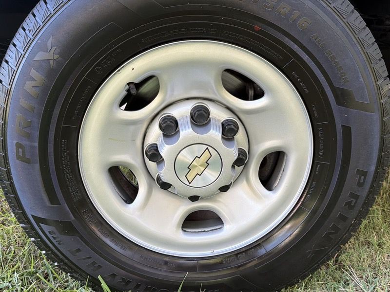 2022 Chevrolet Express Image 30