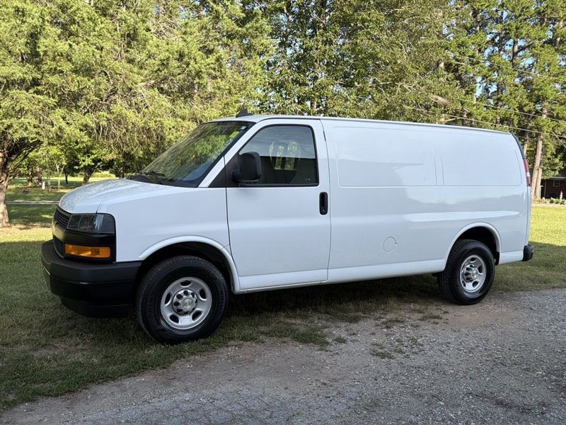 2022 Chevrolet Express Image 31