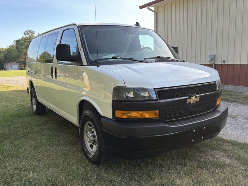 2022 Chevrolet Express Image 32