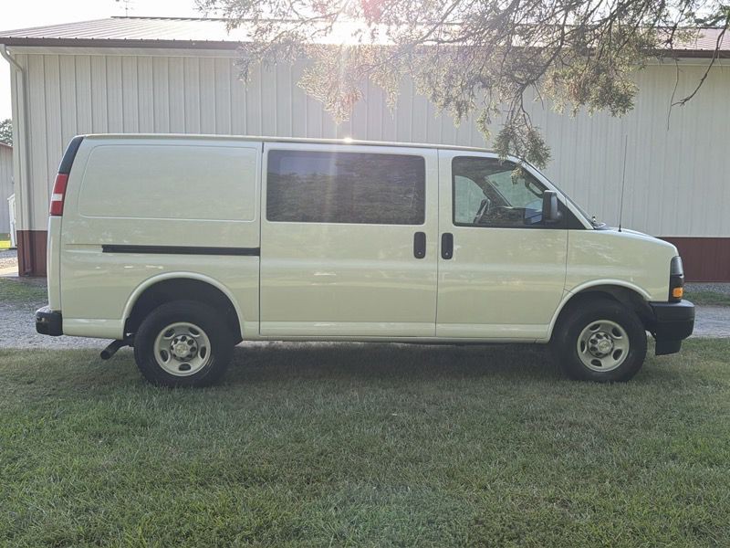 2022 Chevrolet Express Image 35