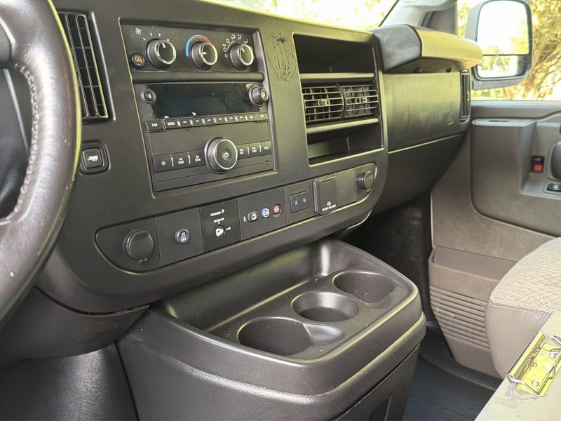 2022 Chevrolet Express Image 38