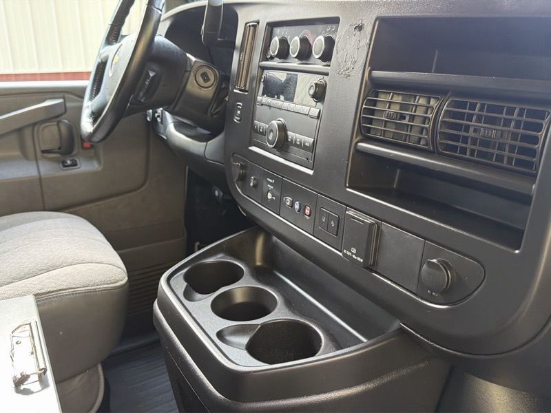 2022 Chevrolet Express Image 43