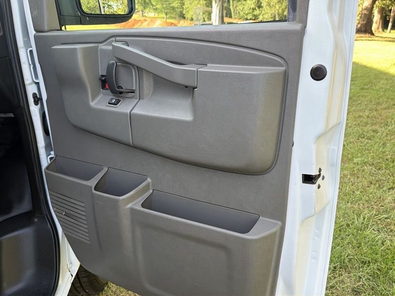 2022 Chevrolet Express Image 44
