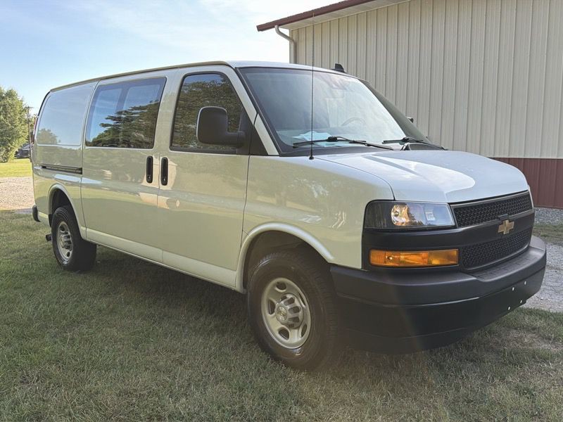 2022 Chevrolet Express Image 60